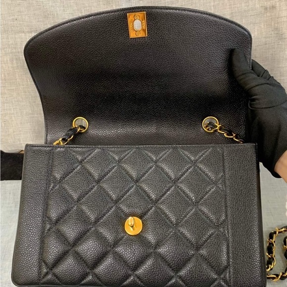 Chanel Diana Medium Caviar (Limited Edition) - Picture 3 of 9